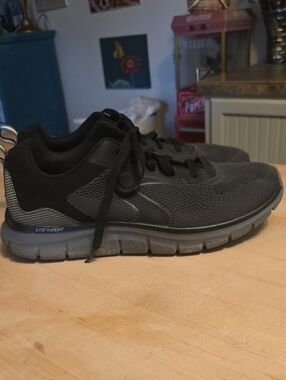 Men's Skechers Lightweight Memory Foam Sneaker